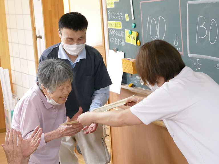 表彰状笑顔が素敵です